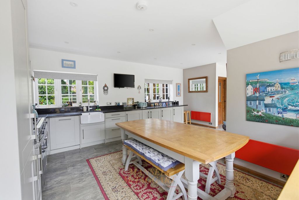 Property photo 2 of 42