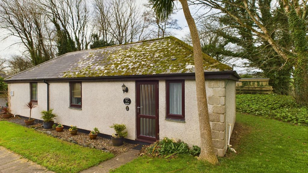Property photo 1 of 6 2 Bedroom Bungalow For Sale