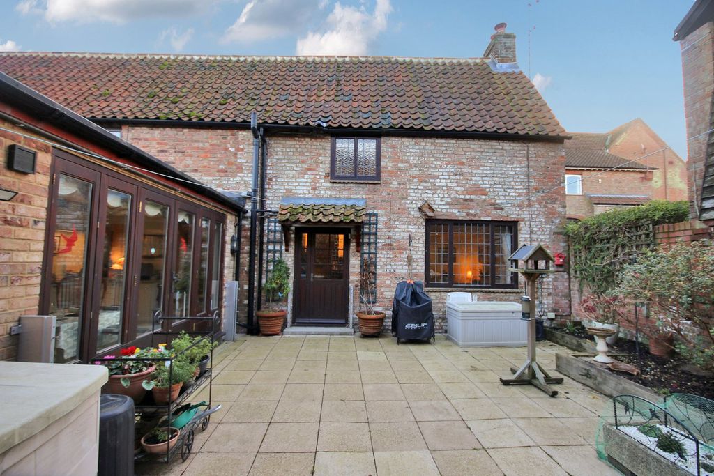 Property photo 1 of 12