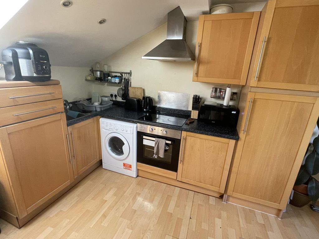 Property photo 2 of 9 Kitchen