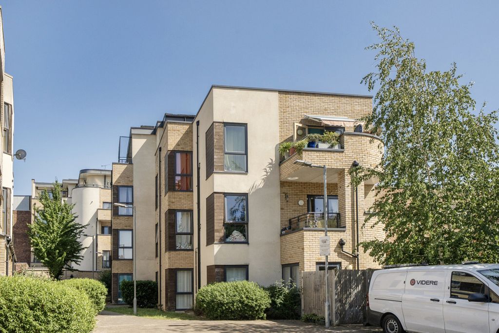 Property photo 1 of 16 1463806-2-6A15Adb...