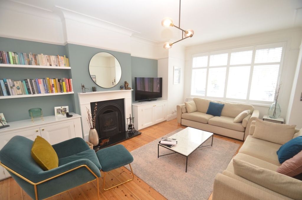Property photo 2 of 14
