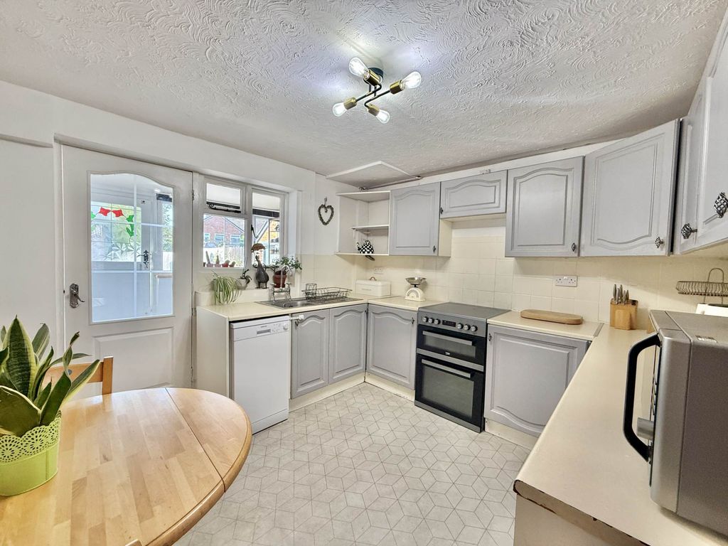 Property photo 2 of 19