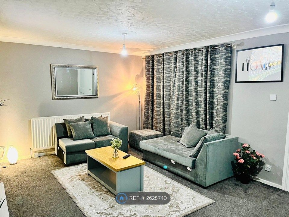 Property photo 3 of 16 Lounge 3