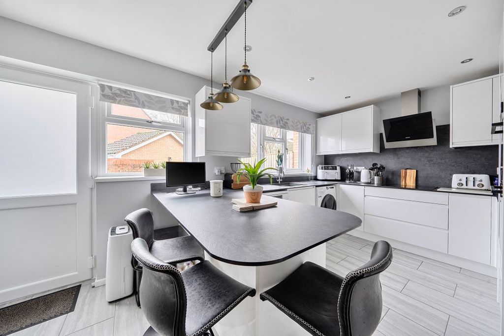 Property photo 2 of 21 14131377698B020Ef3581