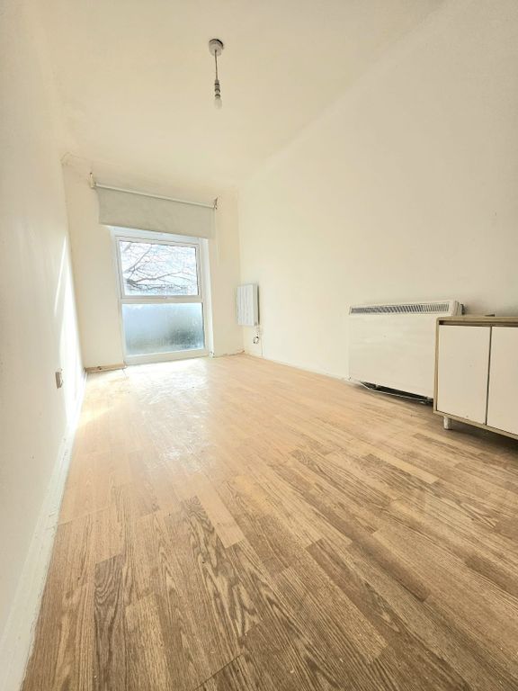 Property photo 2 of 6 Gallery