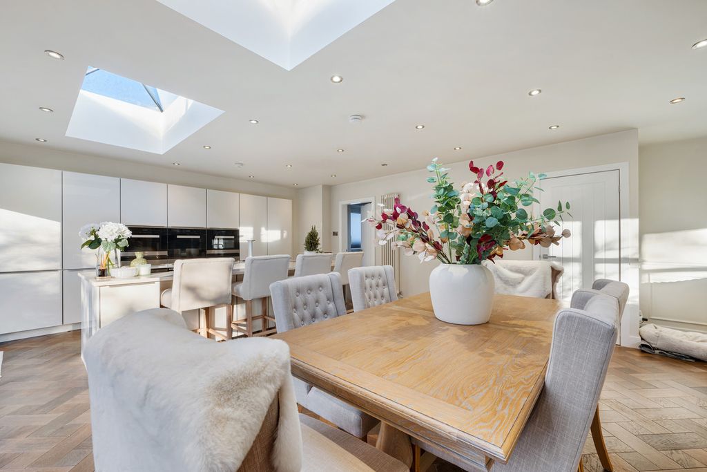 Property photo 3 of 25