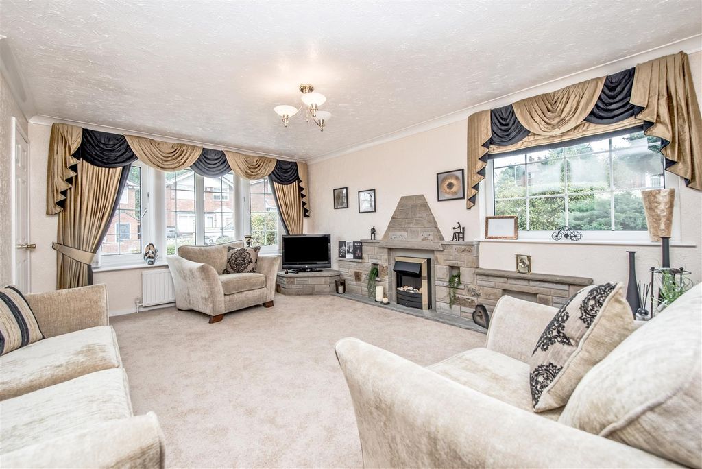 Property photo 2 of 27 Living Room: