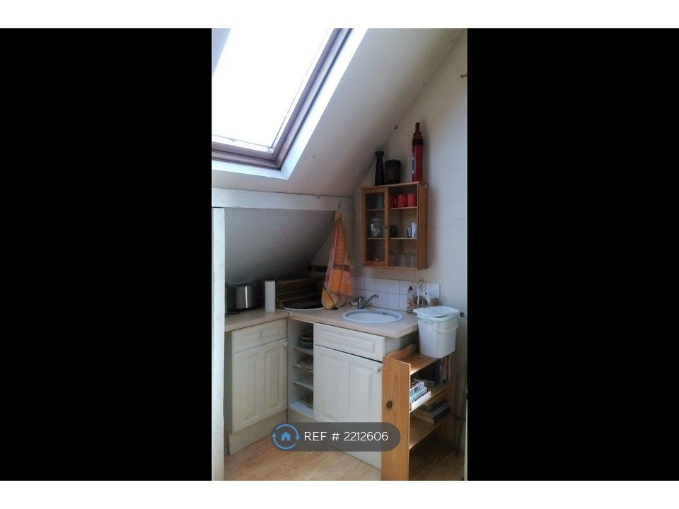 Property photo 3 of 6 Kitchen Corner