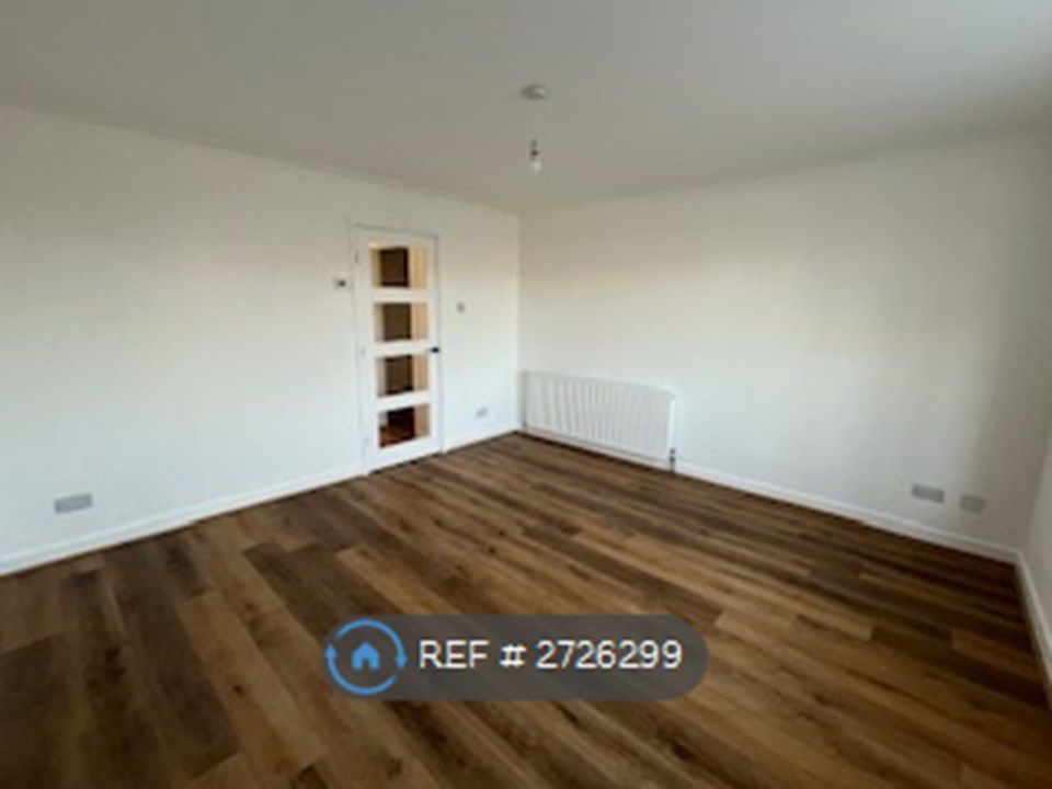 Property photo 3 of 12 Lounge