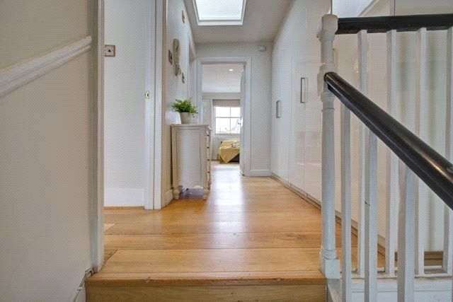 Property photo 2 of 8 Hallway