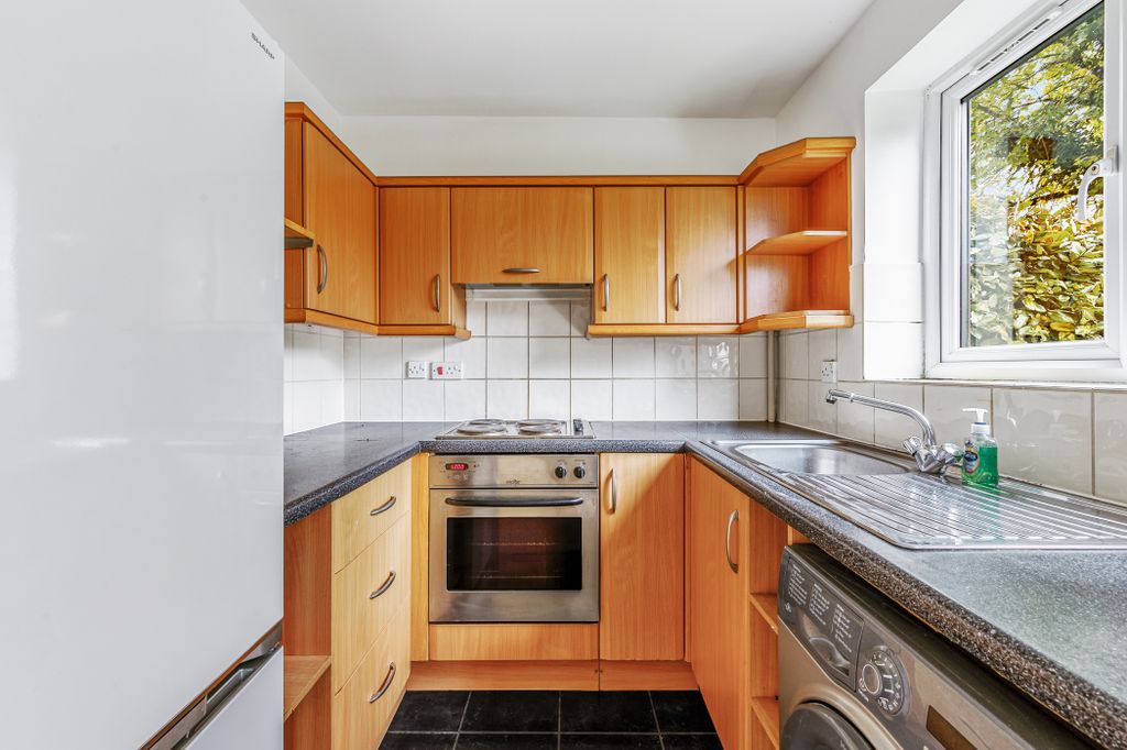 Property photo 2 of 8 Kitchen