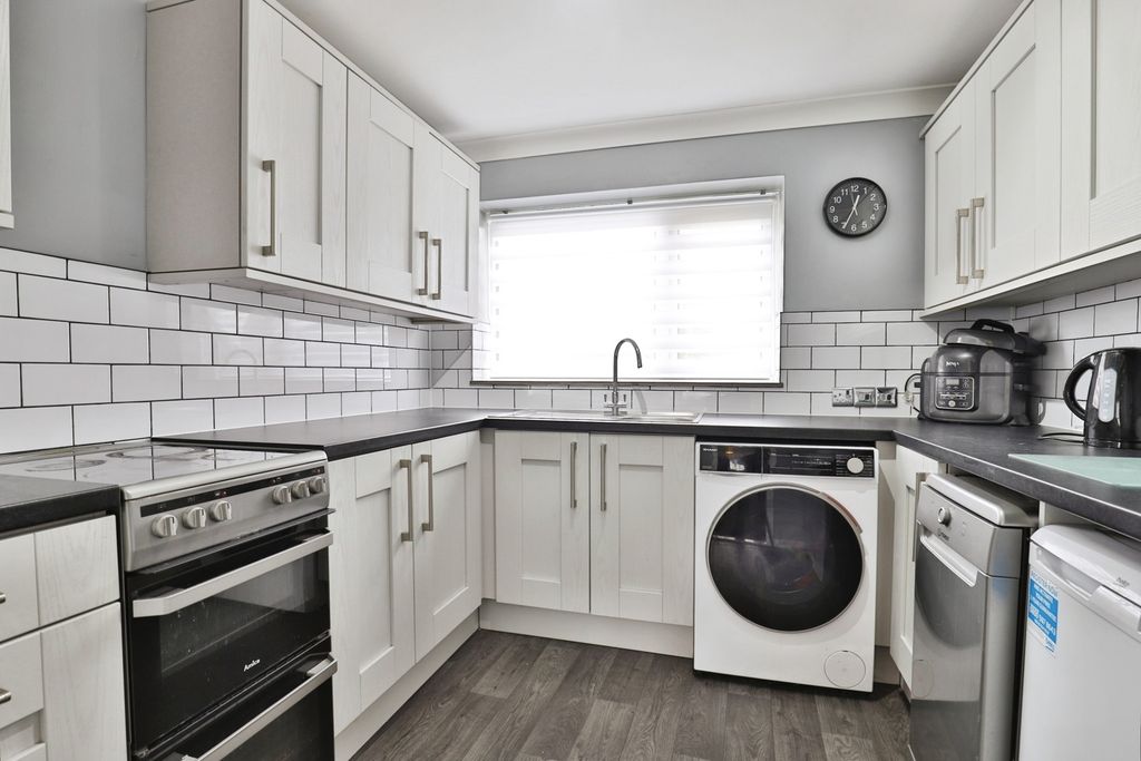 Property photo 2 of 16 Pbox-Img.Jpg