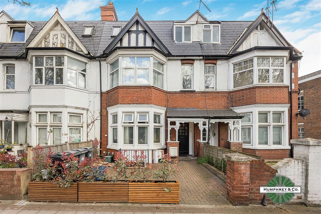 Property photo 2 of 8 81B Boston Manor Road -011.Jpg