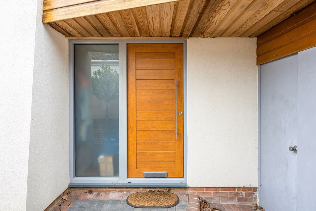 Property photo 3 of 27 107831_12 Clover ...