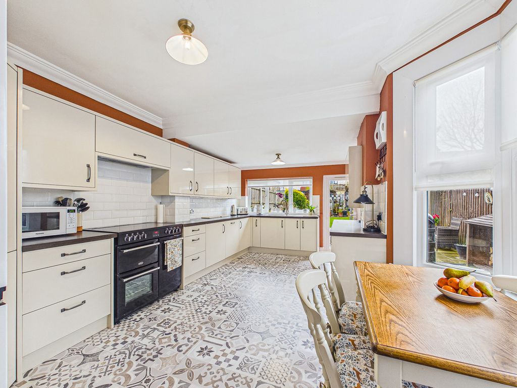 Property photo 3 of 32