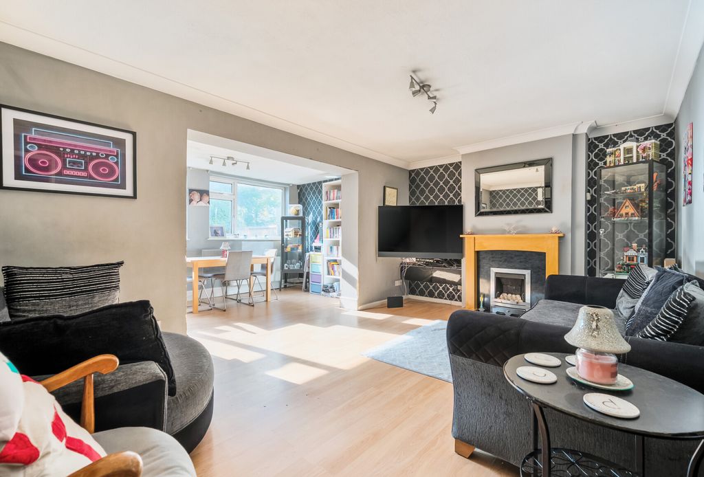 Property photo 1 of 21 1301763-22-684875...