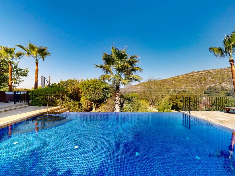 Property photo 3 of 42