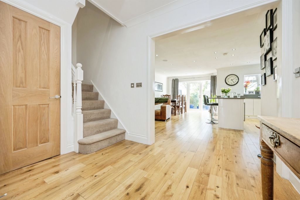 Property photo 2 of 31