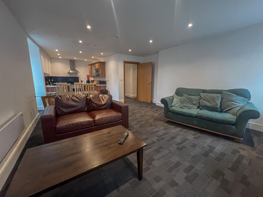 Property photo 3 of 11 Apt 18 The Courtyard-7.Jpg