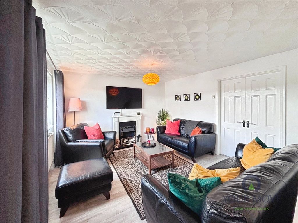 Property photo 2 of 11 Lounge