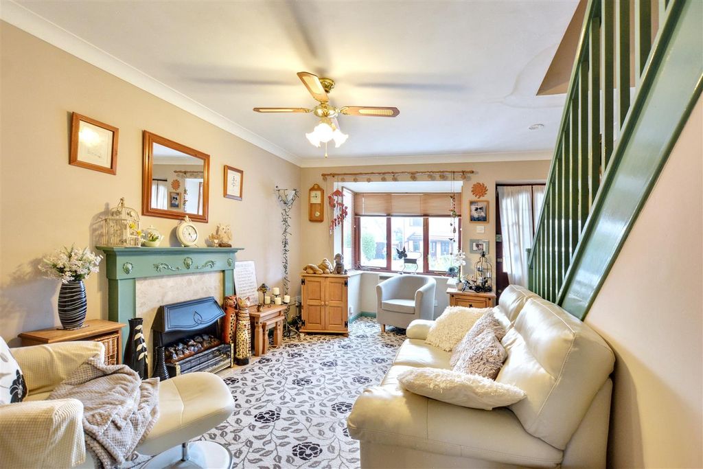 Property photo 2 of 14 Living Room