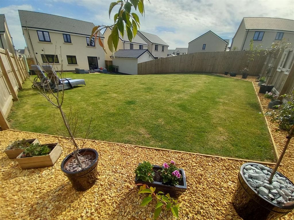 Property photo 2 of 20 14 Cross Park Best Garden.Jpg