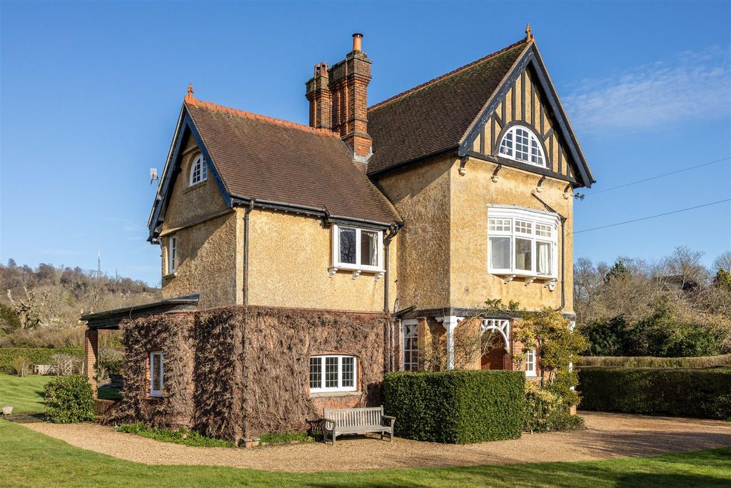 Property photo 2 of 27