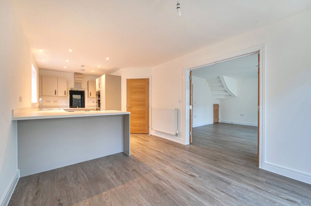 Property photo 2 of 16 Show Home