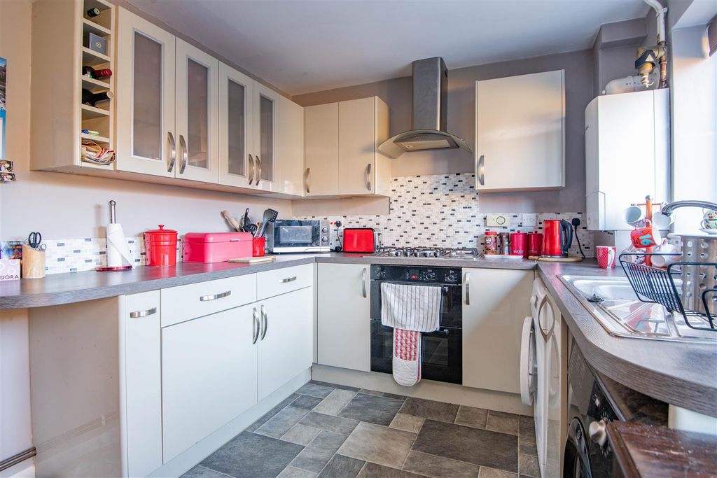 Property photo 3 of 13 Kitchen / Diner