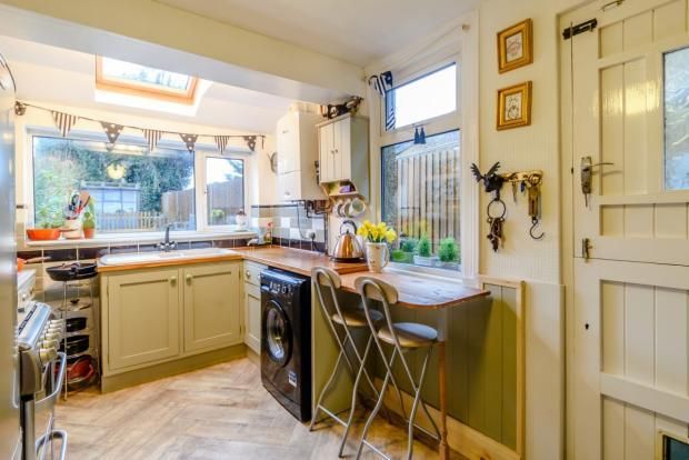 Property photo 3 of 10 Kitchen