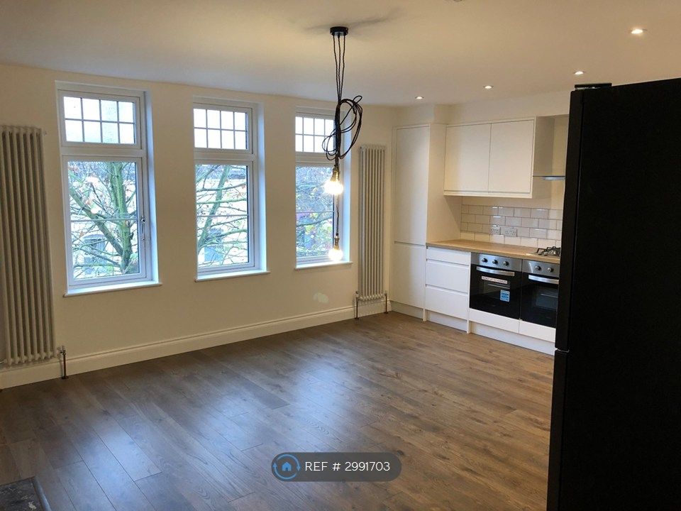 Property photo 2 of 9 Kitchen / Living