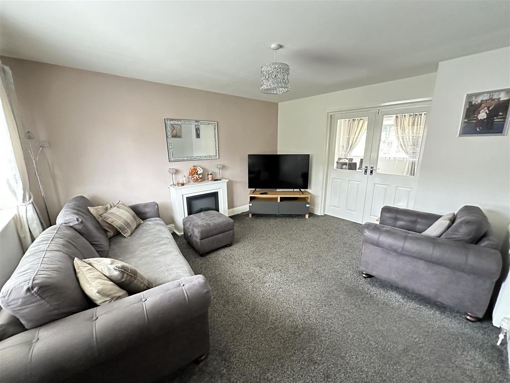 Property photo 3 of 36 Lounge