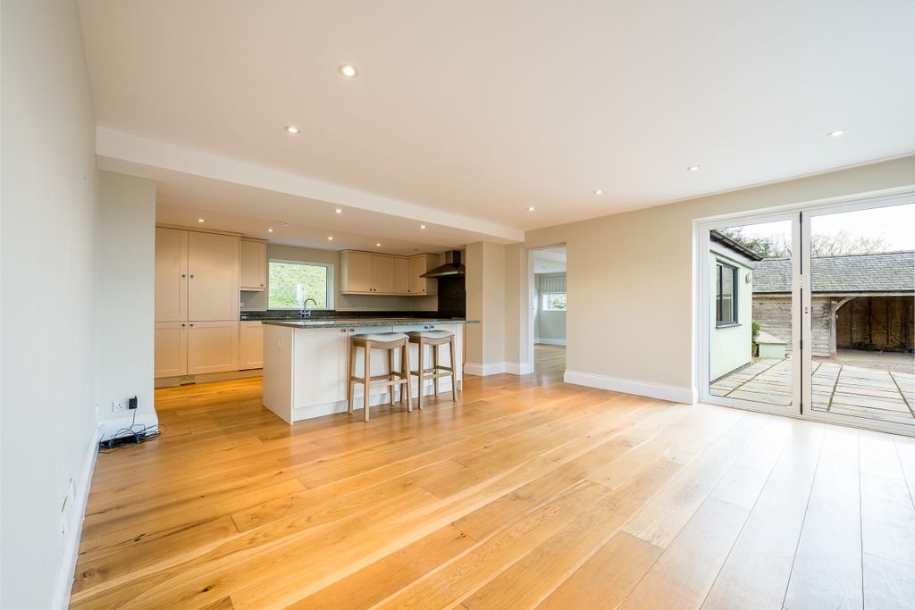 Property photo 3 of 25