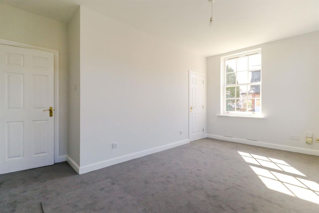 Property photo 3 of 25 Flat 1 James Lee Square-10.Jpg