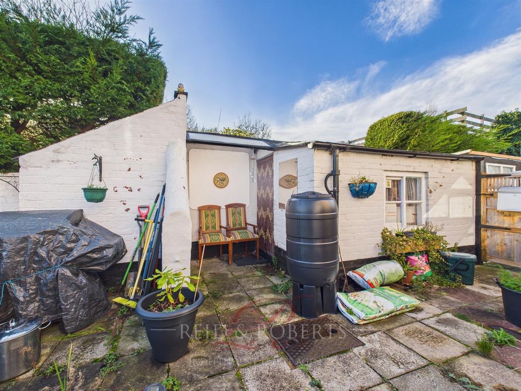 Property photo 2 of 30 Cam04884G0-Pr0106-Still032.Jpg