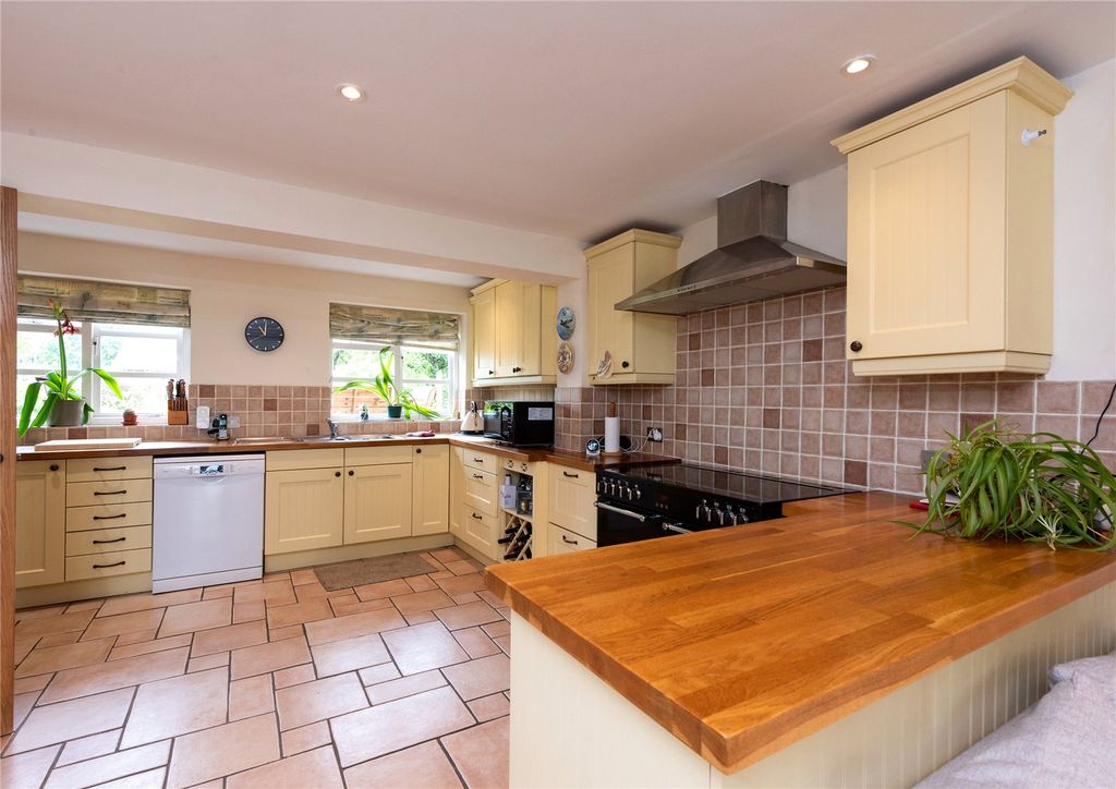 Property photo 3 of 30 Kitchen