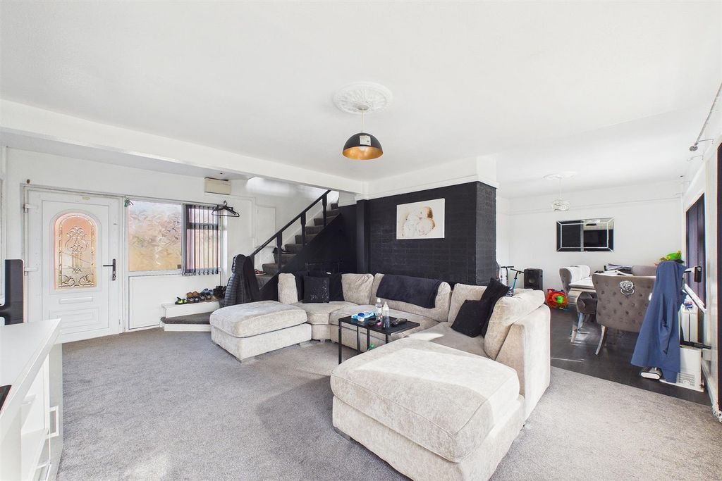 Property photo 2 of 10 Cam03736G0-Pr0245-Still009.Jpg