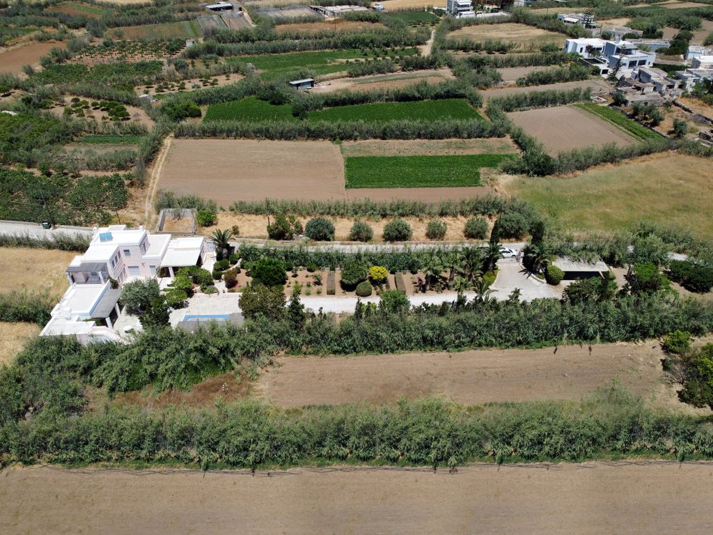 Property photo 2 of 35