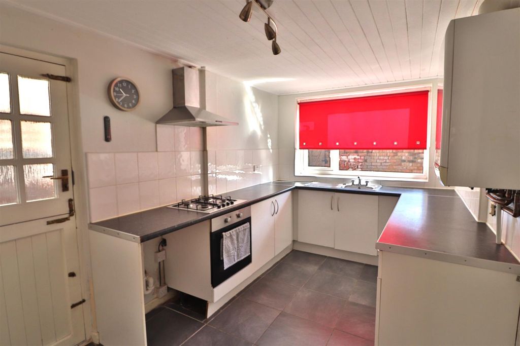 Property photo 2 of 6 Kitchen
