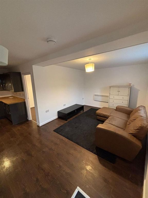 Property photo 3 of 11 Lounge