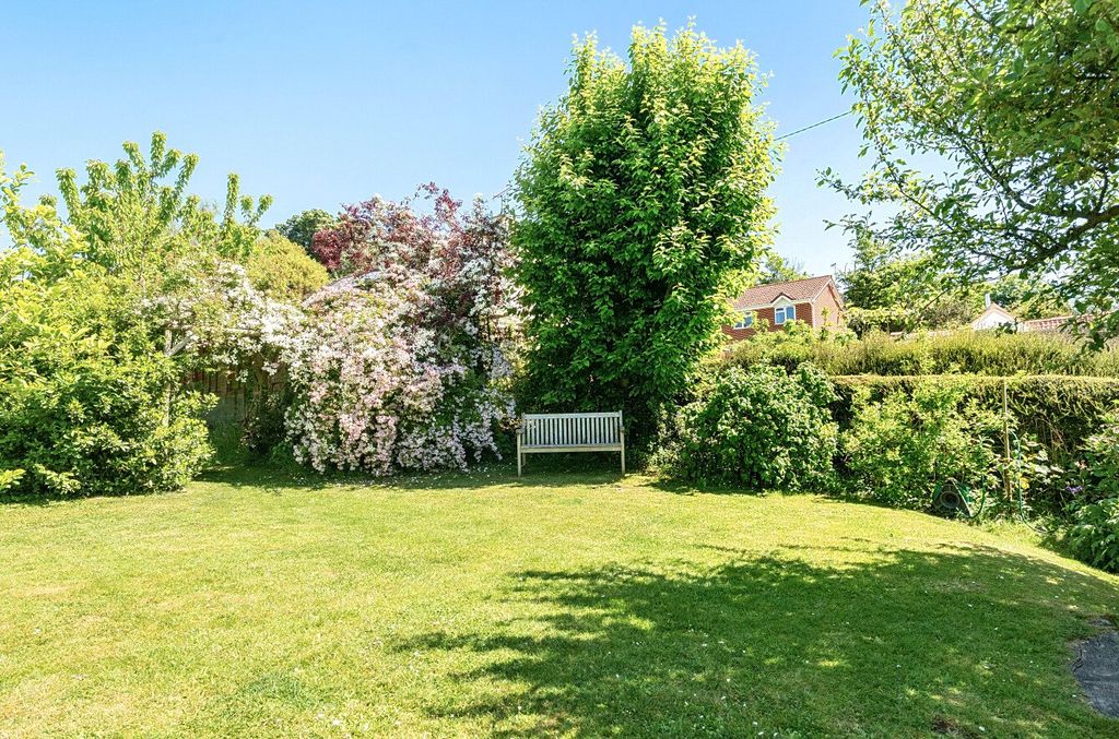 Property photo 3 of 18 Gardens