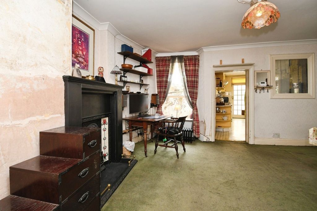 Property photo 3 of 19