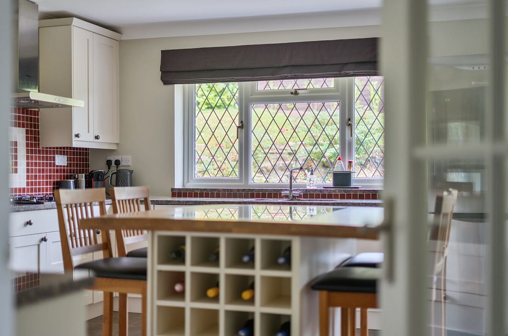 Property photo 2 of 21 1371750-13-6908d5...