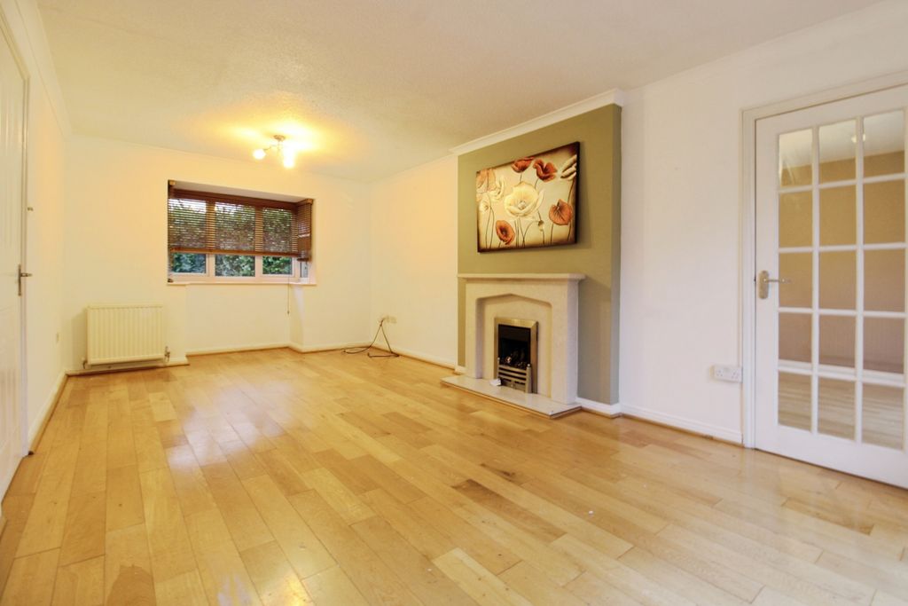 Property photo 3 of 17 Living Room