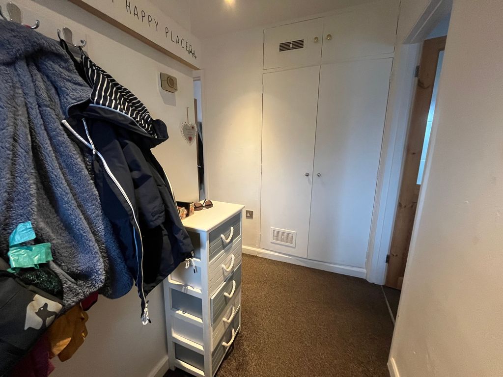 Property photo 3 of 18 Hall