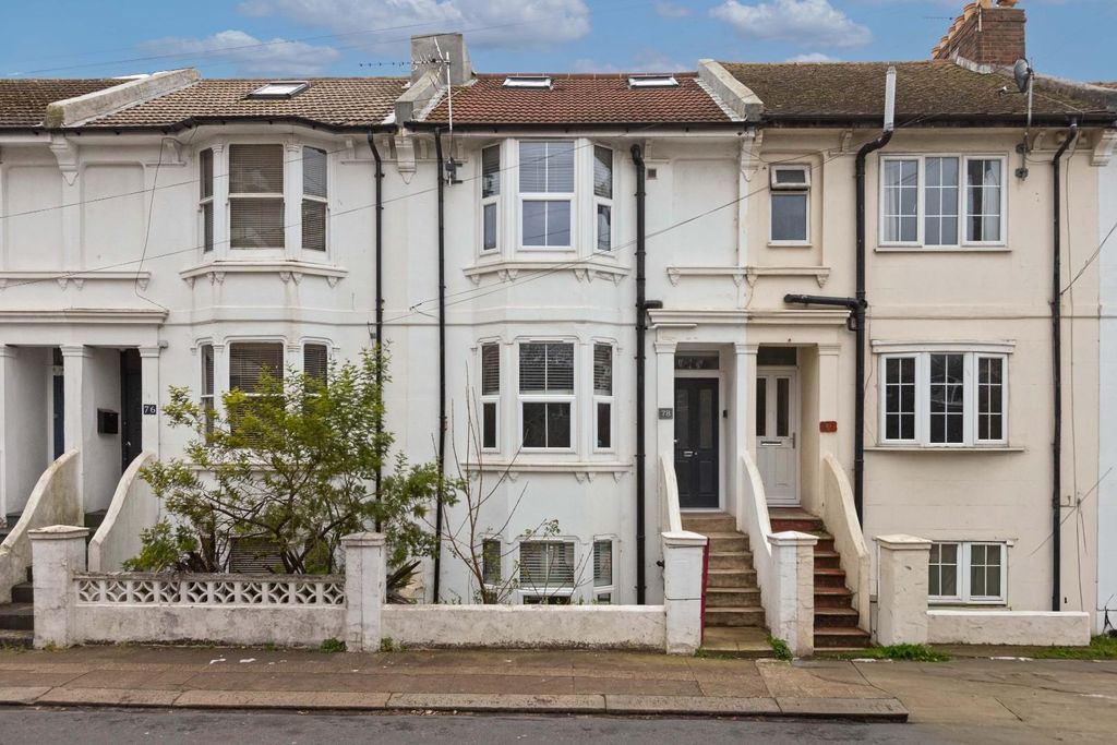 Property photo 1 of 17 Clarendon_5.Jpg