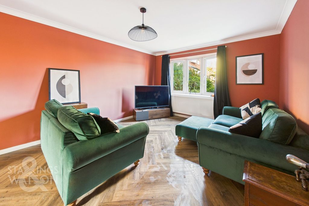 Property photo 2 of 21