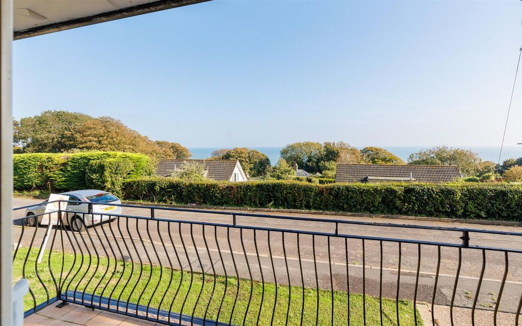 Property photo 2 of 31