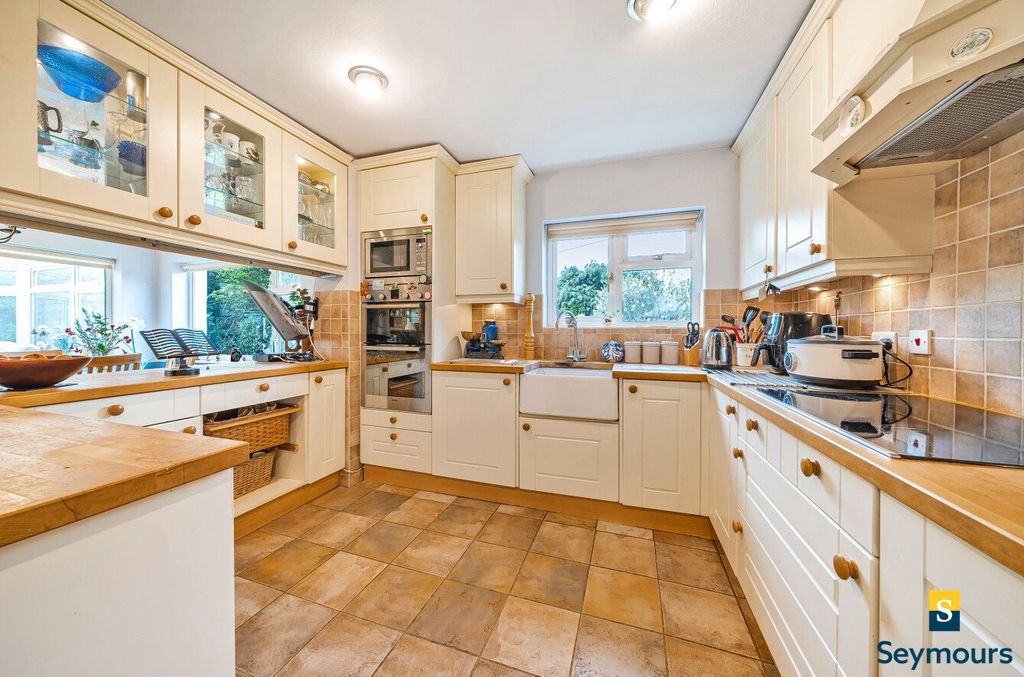 Property photo 3 of 16 Kitchen